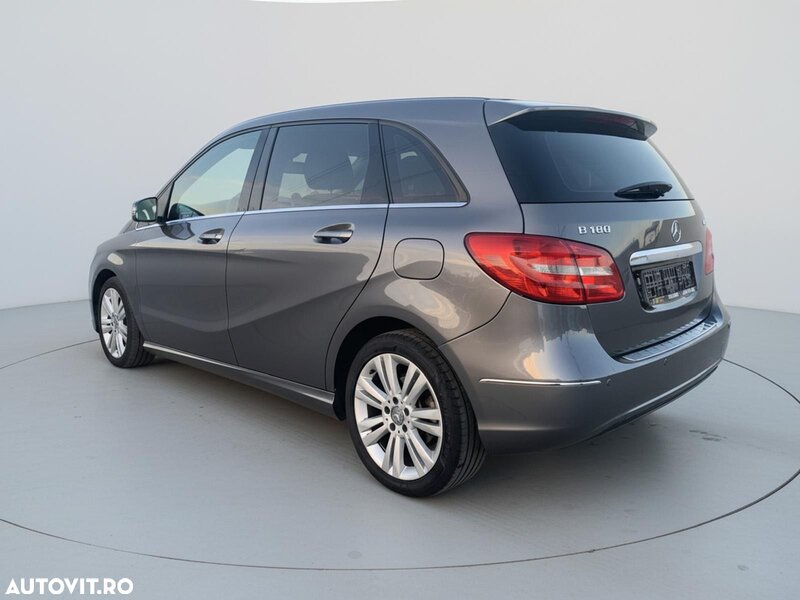 Mercedes-Benz B 180